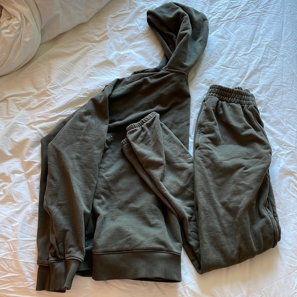 OV olive green🫒 HOODIE SWEAT SHIRT